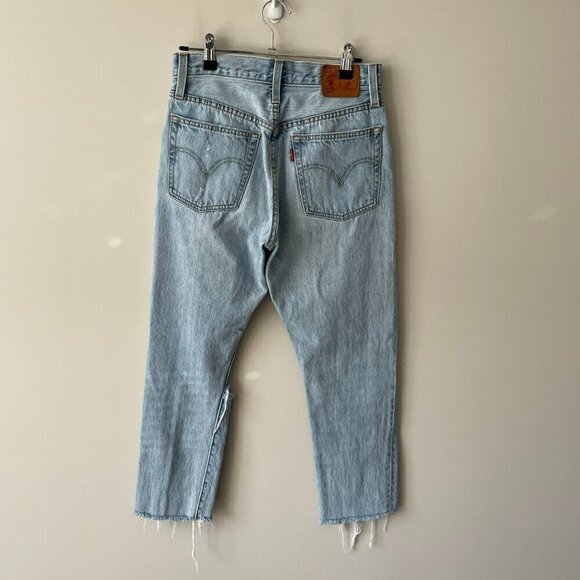 Levi's 501 Skinny Leg Distressed Mid Rise Denim Light Wash Casual Jeans Blue 26 - Picture 3 of 9